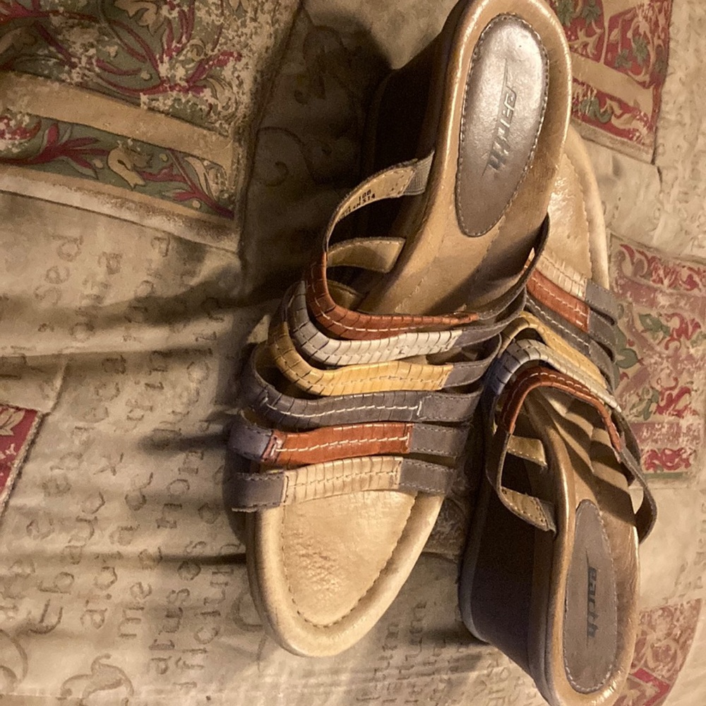 Women’s sandals by “earth” shoe, multi-colored casual wear sandal; comfortable